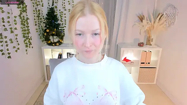 Laly Peach online show from 01.09.25