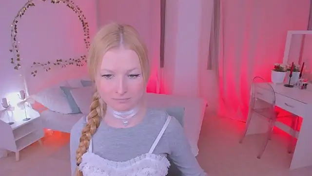 Laly Peach online show from 02.06.25