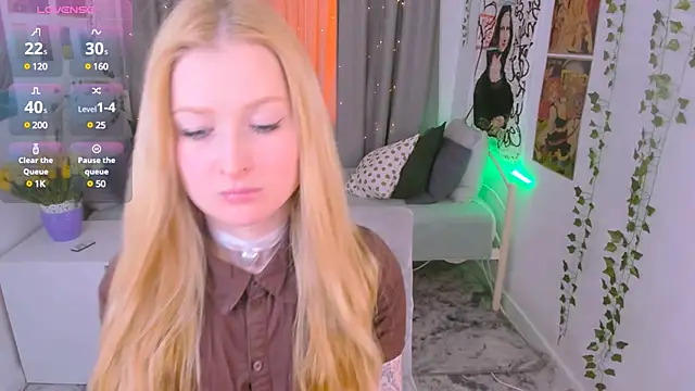 Laly Peach online show from 02.12.25