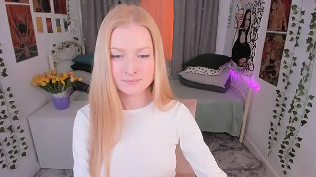 Laly Peach online show from 02.23.25