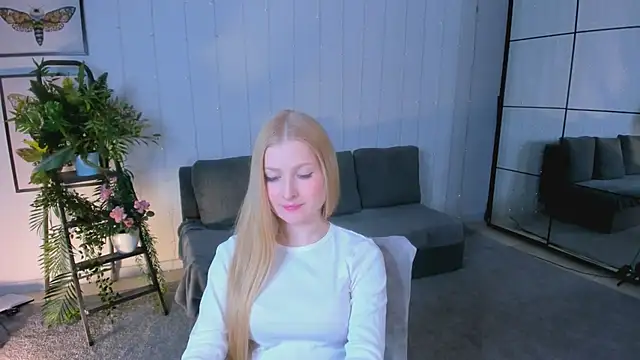 Laly Peach online show from 02.24.25