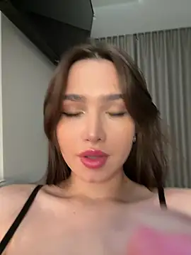 Snapshot of stefannichka chatting on 12.17.24 stefannichka online show from 12.17.24