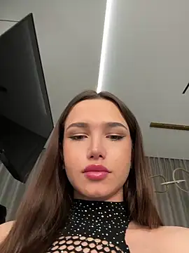 Snapshot of stefannichka chatting on 12.19.24 stefannichka online show from 12.19.24