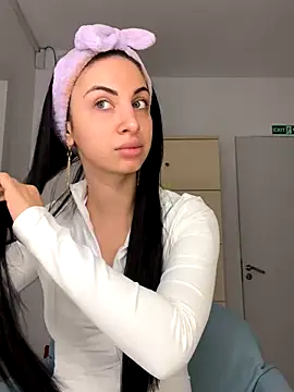 Snapshot of MeganHopeX chatting on 12.03.24 MeganHopeX online show from 12.03.24