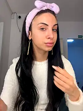 Snapshot of MeganHopeX chatting on 12.04.24 MeganHopeX online show from 12.04.24