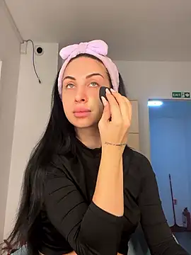 Snapshot of MeganHopeX chatting on 12.07.24 MeganHopeX online show from 12.07.24