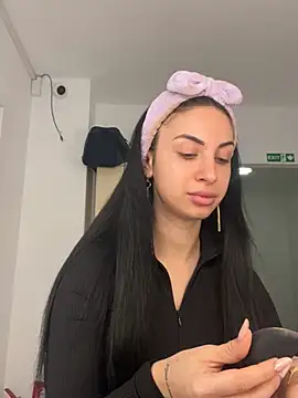 Snapshot of MeganHopeX chatting on 12.10.24 MeganHopeX online show from 12.10.24