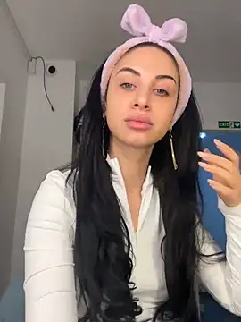 Snapshot of MeganHopeX chatting on 12.12.24 MeganHopeX online show from 12.12.24