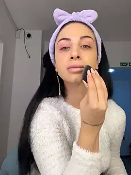 Snapshot of MeganHopeX chatting on 12.21.24 MeganHopeX online show from 12.21.24