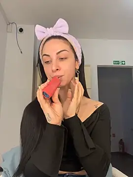 Snapshot of MeganHopeX chatting on 02.01.25 MeganHopeX online show from 02.01.25