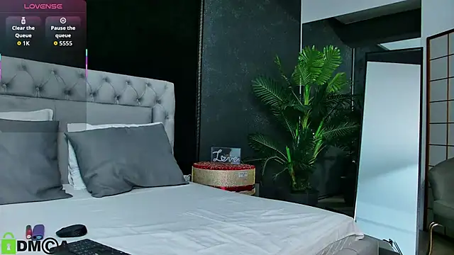 Snapshot of MeganHopeX chatting on 11.22.25 MeganHopeX online show from 11.22.25