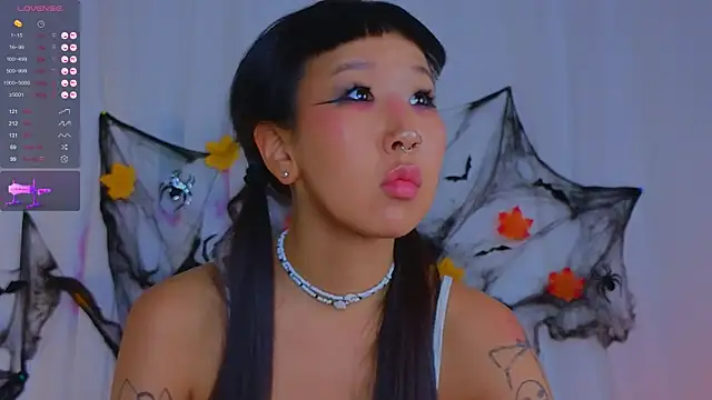 Snapshot of a11yson chatting on 10.28.25 a11yson online show from 10.28.25