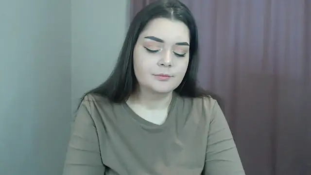 Snapshot of ohhhMie chatting on 12.10.24 ohhhMie online show from 12.10.24