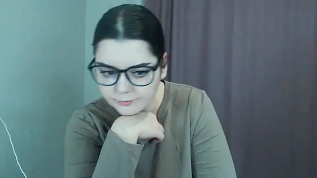 Snapshot of ohhhMie chatting on 12.18.24 ohhhMie online show from 12.18.24