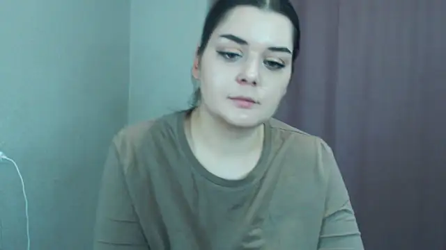 Snapshot of ohhhMie chatting on 12.18.24 ohhhMie online show from 12.18.24