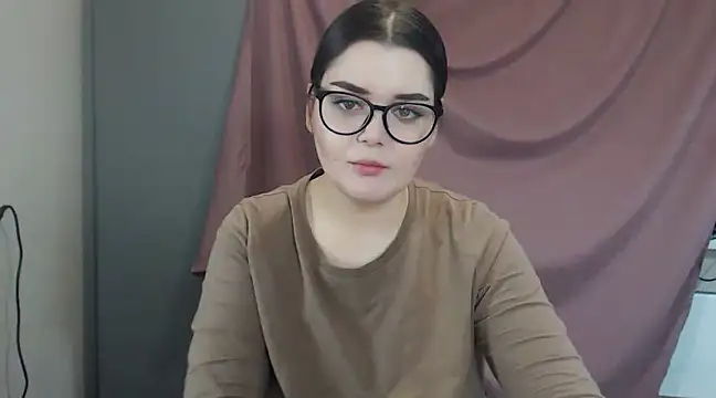 Snapshot of ohhhMie chatting on 02.11.25 ohhhMie online show from 02.11.25