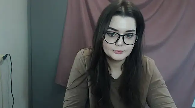 Snapshot of ohhhMie chatting on 02.13.25 ohhhMie online show from 02.13.25