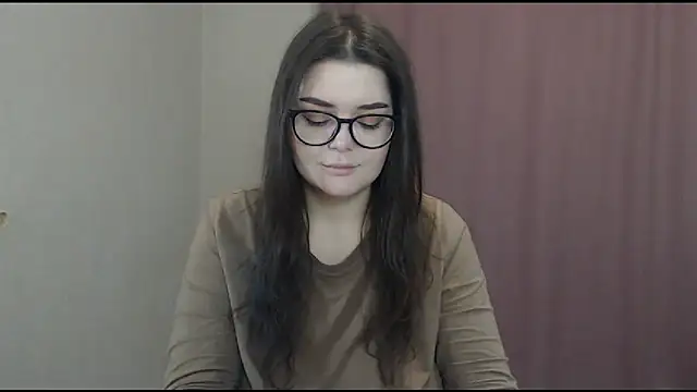 Snapshot of ohhhMie chatting on 02.21.25 ohhhMie online show from 02.21.25