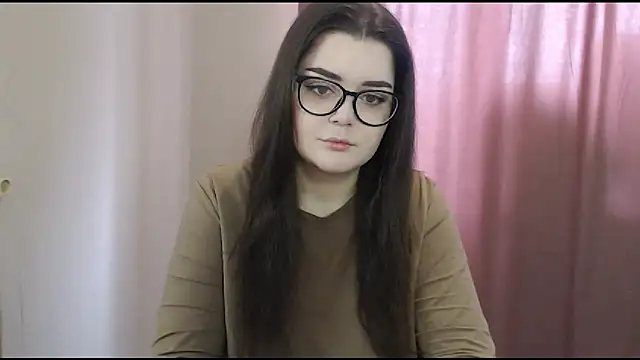 Snapshot of ohhhMie chatting on 02.23.25 ohhhMie online show from 02.23.25