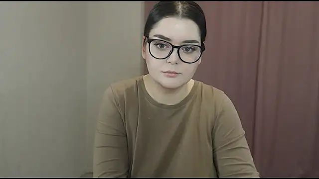 Snapshot of ohhhMie chatting on 03.01.25 ohhhMie online show from 03.01.25