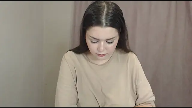 Snapshot of ohhhMie chatting on 10.06.25 ohhhMie online show from 10.06.25