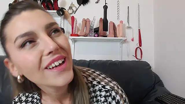 Snapshot of nicole_98 chatting on 02.10.25 nicole 98 online show from 02.10.25