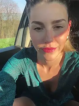 Snapshot of nicole_98 chatting on 03.04.25 nicole 98 online show from 03.04.25