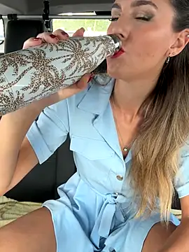 Snapshot of nicole_98 chatting on 11.27.25 nicole 98 online show from 11.27.25