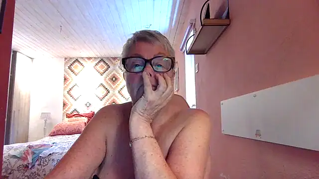 Snapshot of GrannyChrissy68 chatting on 09.11.25 GrannyChrissy68 online show from 09.11.25