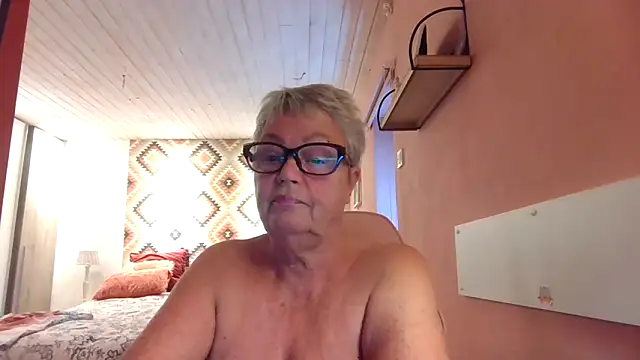 Snapshot of GrannyChrissy68 chatting on 09.13.25 GrannyChrissy68 online show from 09.13.25