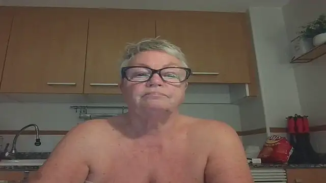 Snapshot of GrannyChrissy68 chatting on 09.27.25 GrannyChrissy68 online show from 09.27.25