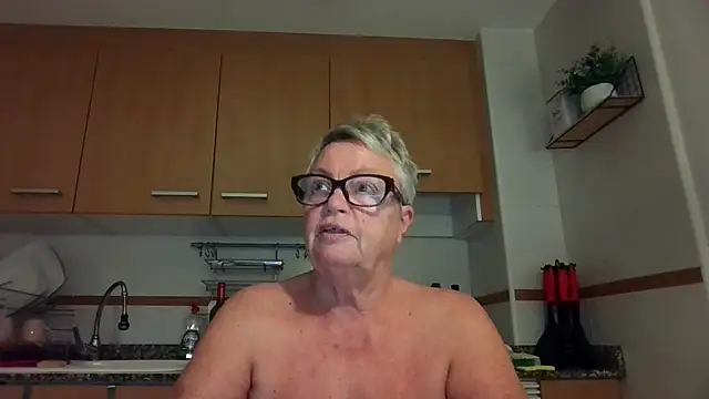 Snapshot of GrannyChrissy68 chatting on 09.28.25 GrannyChrissy68 online show from 09.28.25