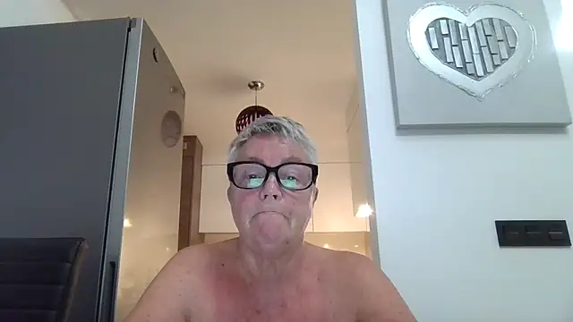 Snapshot of GrannyChrissy68 chatting on 10.01.25 GrannyChrissy68 online show from 10.01.25