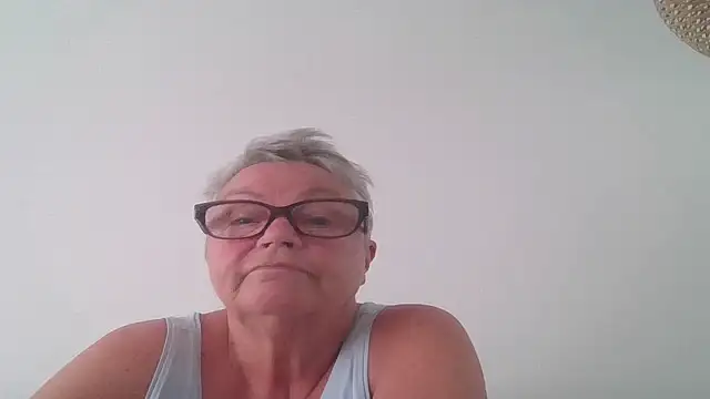 Snapshot of GrannyChrissy68 chatting on 10.06.25 GrannyChrissy68 online show from 10.06.25