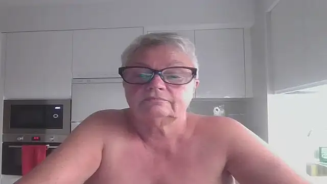 Snapshot of GrannyChrissy68 chatting on 10.09.25 GrannyChrissy68 online show from 10.09.25