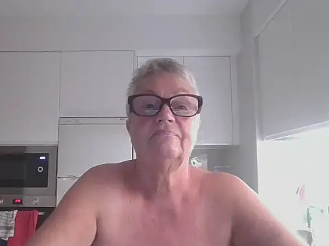 Snapshot of GrannyChrissy68 chatting on 10.11.25 GrannyChrissy68 online show from 10.11.25