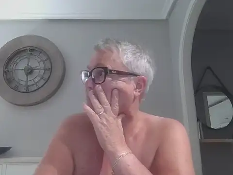 Snapshot of GrannyChrissy68 chatting on 10.28.25 GrannyChrissy68 online show from 10.28.25