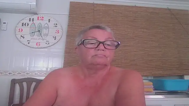 Snapshot of GrannyChrissy68 chatting on 11.01.25 GrannyChrissy68 online show from 11.01.25