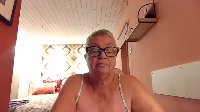 Snapshot of GrannyChrissy68 chatting on 11.12.25 GrannyChrissy68 online show from 11.12.25