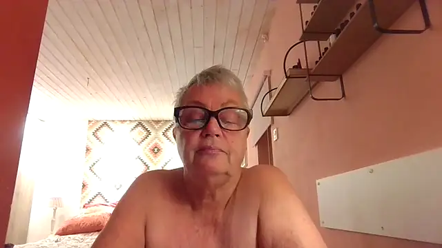 Snapshot of GrannyChrissy68 chatting on 12.04.25 GrannyChrissy68 online show from 12.04.25