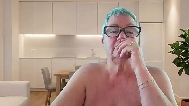 GrannyChrissy68 online show from 06.11.26