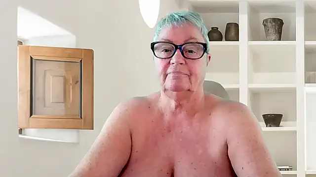 GrannyChrissy68 online show from 06.18.26
