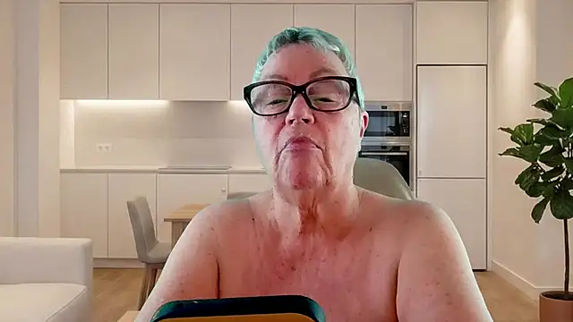GrannyChrissy68 online show from 06.19.26
