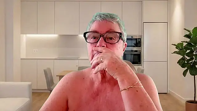 GrannyChrissy68 online show from 06.20.26