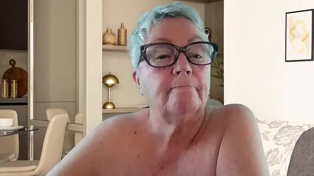 GrannyChrissy68 online show from 06.25.26