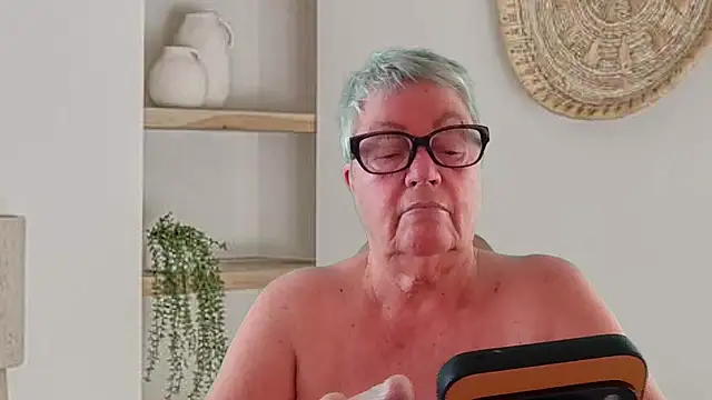 GrannyChrissy68 online show from 06.26.26