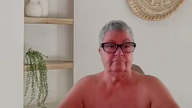 GrannyChrissy68 online show from 06.28.26