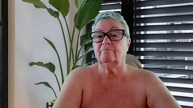 GrannyChrissy68 online show from 06.29.26