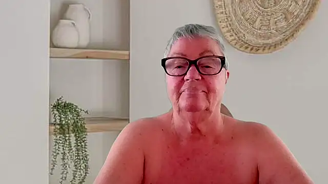 GrannyChrissy68 online show from 07.03.26