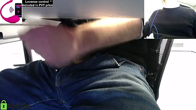 Snapshot of pliko chatting on 12.02.24 pliko online show from 12.02.24